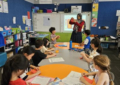 students make hong bao
