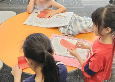 students make red envelope