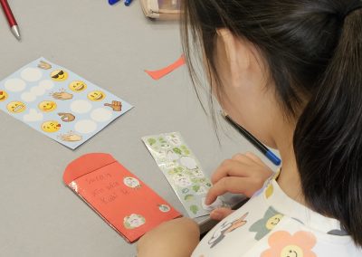 students make red envelope